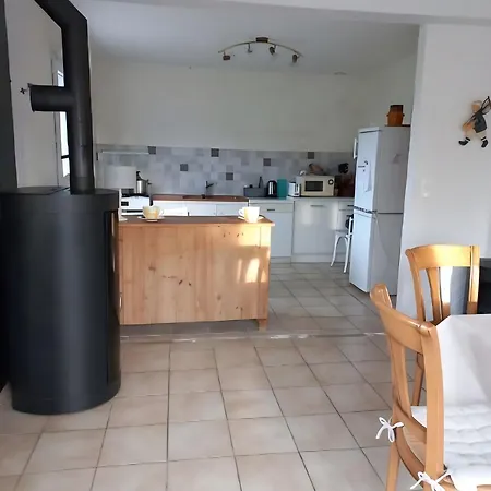 Holiday home Charmante Maison A 50m De La La Terre du Pont